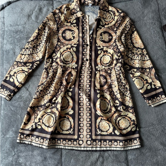 Chic dress fancy’s style. I received as a gift used once. - Picture 2 of 4